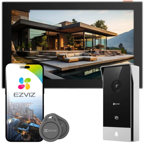Zdjęcie przedstawia zestaw produktów marki EZVIZ, w tym nowoczesny wideodomofon, smartfon z aplikacją EZVIZ oraz klucze z logo firmy. W tle widoczny jest ekran z obrazem nowoczesnego domu z tarasem i widokiem na góry.