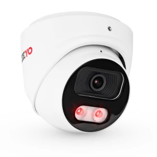 Biała kamera monitoringu z logo "KEEYO" na boku, wyposażona w dwa czerwone diody LED i obiektyw umieszczony centralnie. Kamera ma nowoczesny, kopułowy design i jest przeznaczona do montażu sufitowego.