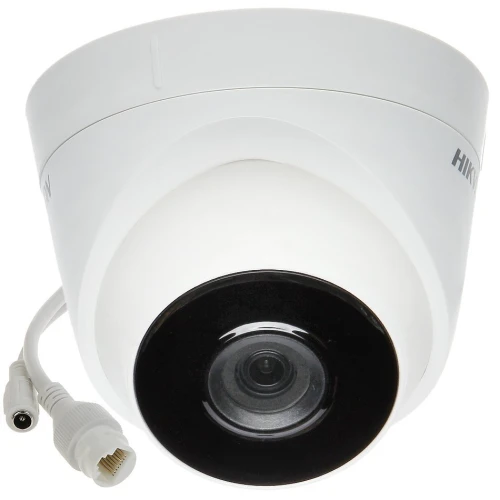 Biała kamera kopułkowa Hikvision z czarnym obiektywem i widocznymi kablami połączeniowymi. Kamera ma nowoczesny design i jest przeznaczona do monitoringu wizyjnego.