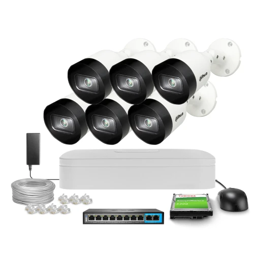 Zestaw monitoringu składający się z pięciu kamer, rejestratora, kabla, zasilacza, przełącznika sieciowego i akcesoriów montażowych. Kamery mają biało-czarną obudowę i są umieszczone nad rejestratorem.