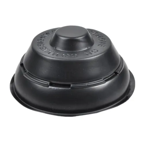 Czarna osłona przeciwpyłowa do czujek, wykonana z tworzywa sztucznego, widoczna z góry. Na powierzchni osłony znajdują się wytłoczone napisy.