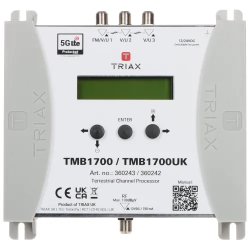 Na zdjęciu znajduje się panel przedni urządzenia Triax TMB1700/TMB1700UK z wyświetlaczem i przyciskami sterującymi. Panel posiada złącza antenowe na górze oraz oznaczenia techniczne i kod QR na dole.