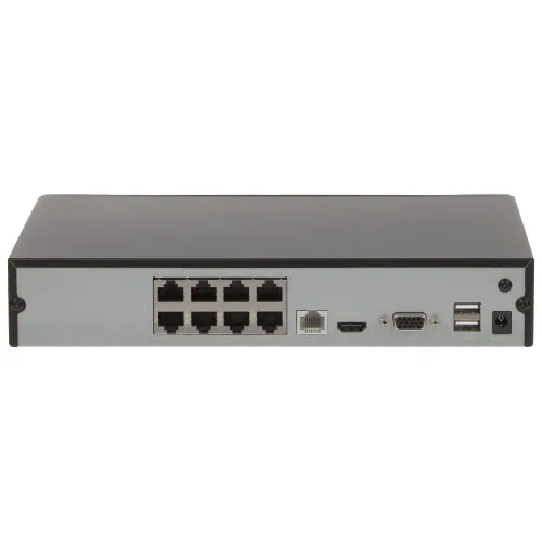 Zdjęcie przedstawia tylny panel urządzenia elektronicznego z różnymi portami, w tym ośmioma portami Ethernet, portem HDMI, portem USB oraz innymi złączami. Obudowa jest w kolorze czarnym i srebrnym, a porty są wyraźnie widoczne na metalowej powierzchni.