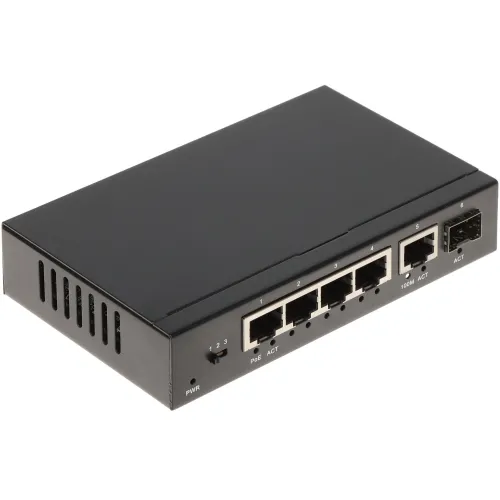 Czarny, metalowy switch sieciowy z pięcioma portami Ethernet i jednym portem SFP, widoczny z boku. Na obudowie znajdują się oznaczenia portów oraz wskaźniki LED.