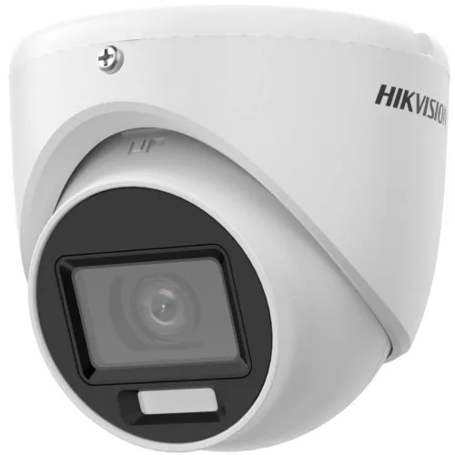 Biała kamera monitoringu marki Hikvision z widocznym obiektywem i diodą LED, zamontowana w obudowie kopułkowej. Kamera posiada elegancki, nowoczesny design z logo producenta na górze.