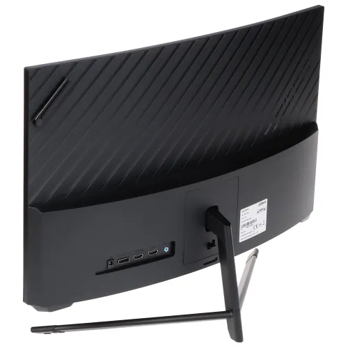 Zakrzewiony monitor komputerowy widziany od tyłu z widocznymi portami HDMI, USB i zasilania. Obudowa ma teksturowaną powierzchnię i jest zamontowana na smukłej, metalowej podstawie.