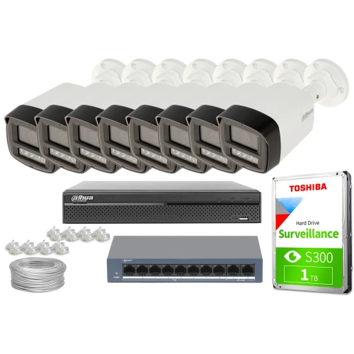 Na zdjęciu znajduje się zestaw do monitoringu, który obejmuje osiem kamer, rejestrator, dysk twardy Toshiba oraz przełącznik sieciowy. Dodatkowo widoczne są akcesoria montażowe i przewody.
