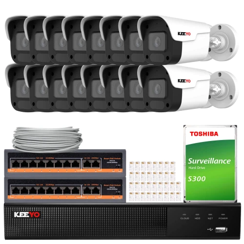 Zestaw do monitoringu IP składający się z dwunastu kamer, rejestratora, dysku twardego Toshiba S300, kabla oraz złączek. Kamery są białe z czarnymi elementami, a rejestrator i switch mają czarne obudowy z pomarańczowymi akcentami.
