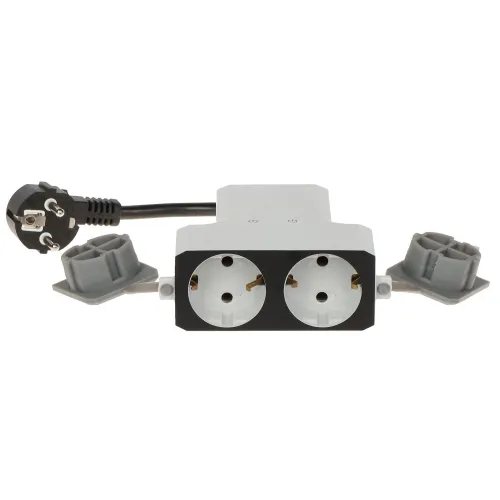 Zdjęcie przedstawia biały rozgałęźnik elektryczny z dwoma gniazdami, podłączony do czarnego kabla z wtyczką. Po bokach rozgałęźnika znajdują się dwa szare uchwyty montażowe.